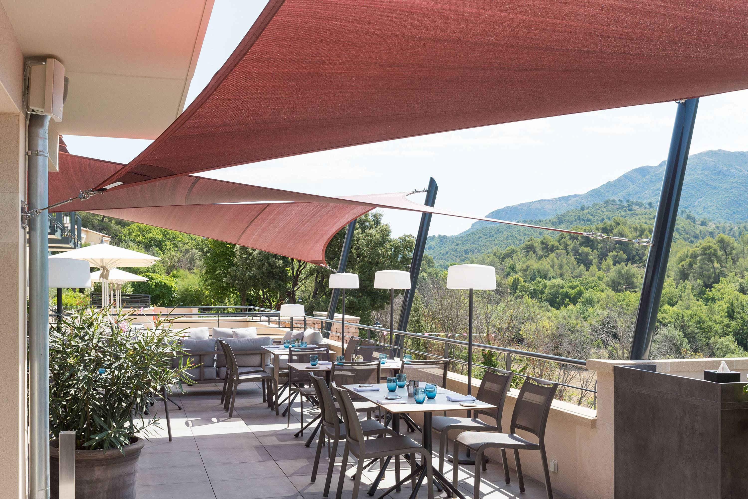 voile d'ombrage pour piscine