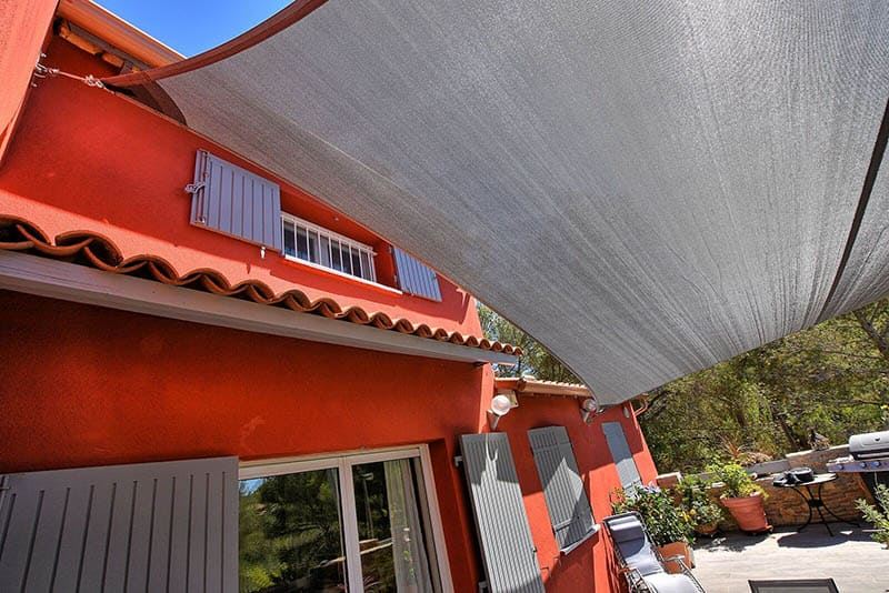 toile d'ombrage pour piscine